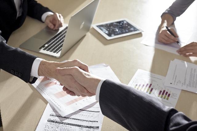 企業に推薦状を出す転職エージェント
